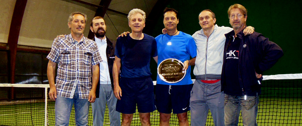 Foto di gruppo della finale con il vincitore Vecchio e il finalista Trabatti