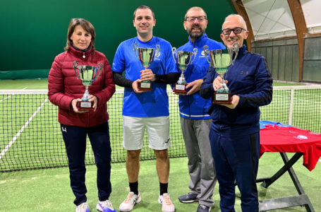 Per OMODEO, POLDI, GARDELLA e PASSONI è un “Gioco di Squadra” che vale la CHIUSURA 2023 di TENNISCUP, battuto VECCHIO Team